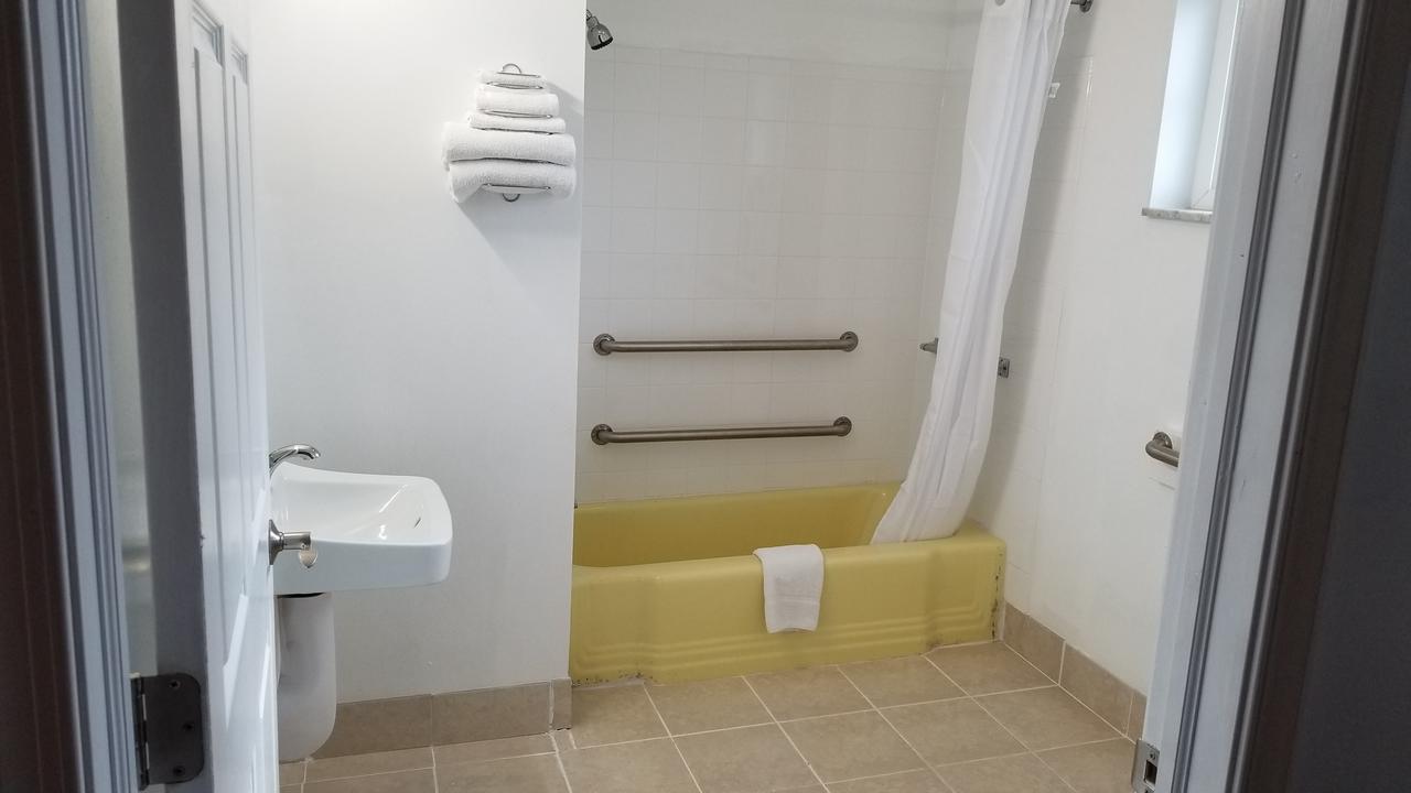 Budget Inn Breezewood Esterno foto